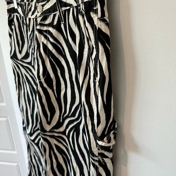 BDG High-Rise Zebra Print Wide-Leg Pants - Black & White - Picture 3 of 6
